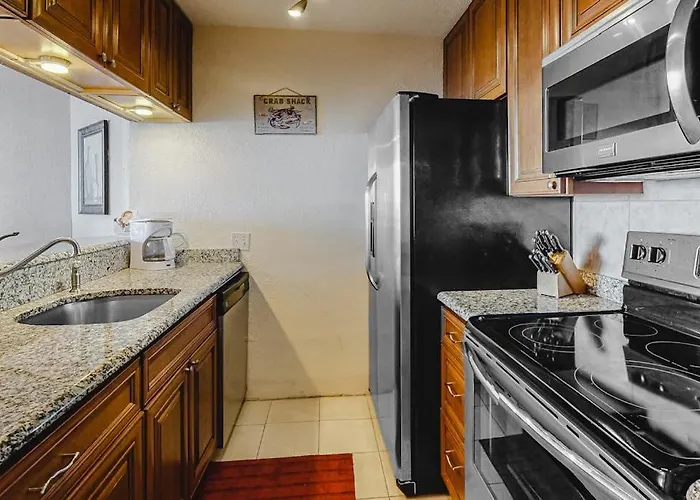 Oceanfront With A Shaded Balcony Ac Wifi & Shared Outdoor Pool