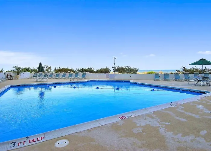 Holiday home Oceanfront With A Shaded Balcony Ac Wifi & Shared Outdoor Pool *